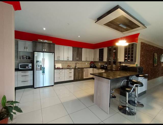 4 BEDROOM HOUSE FOR SALE IN MAGALIESBERG COUNTRY ESTATE